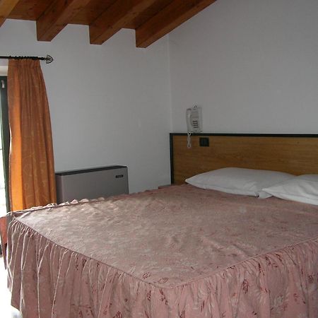 Hotel La Pergola Moniga del Garda Екстер'єр фото
