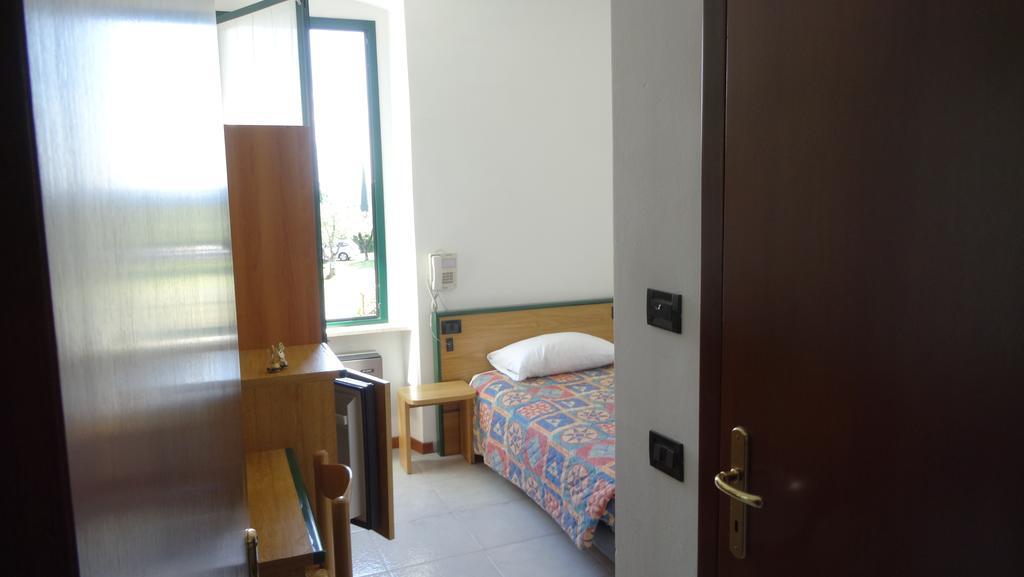 Hotel La Pergola Moniga del Garda Екстер'єр фото